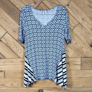 Cato Tunic Top Women Small Geometric Print Sharkbite Hem Blue Mixed Media V-Neck